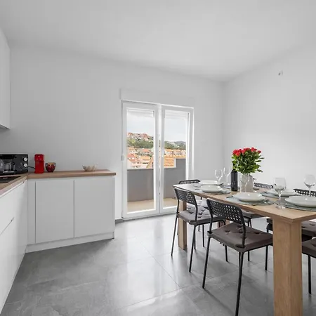 Awesome In With Kitchen Appartement *