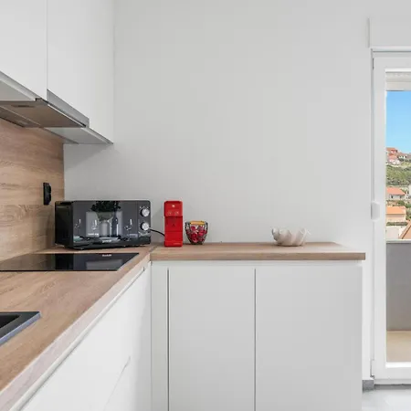 Appartement Awesome In With Kitchen Šibenik