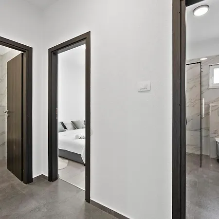 Awesome In With Kitchen Appartement